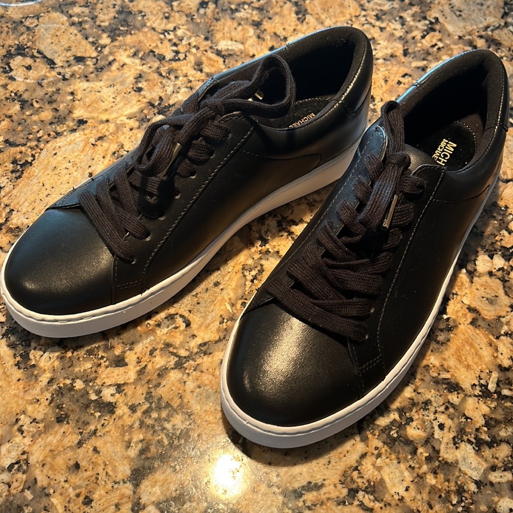 NWT Michael Kors Irving Lace Up Leather Sneaker